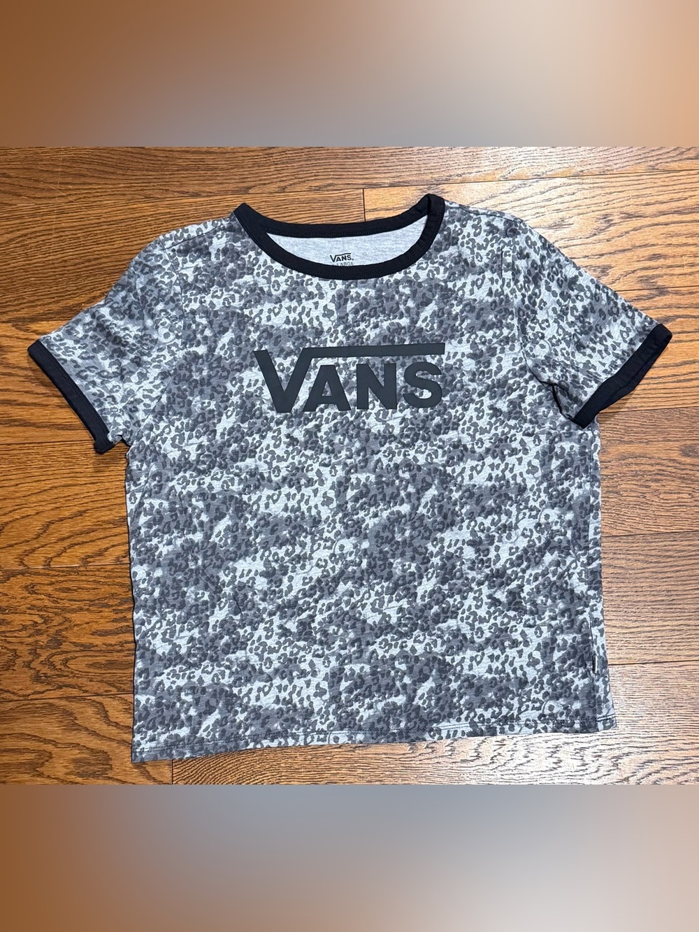VANS Women's Cropped Black And Grey Cheetah Print Graphic T-Shirt Size XL